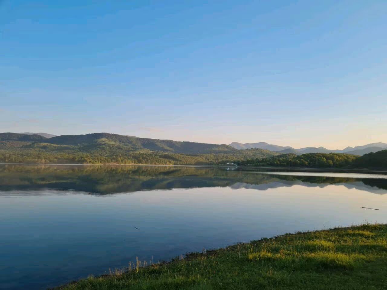 Grundstücke am wunderschönen See in Sopot – Bulgarien