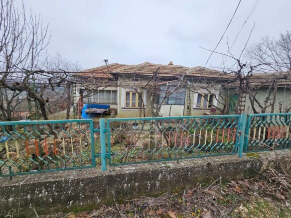 Freistehendes Dorfhaus mit Weitblick in Koriten Bulgarien